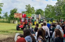 440604