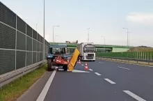 traktor na autostradzie