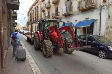 ciągnik miasto droga
