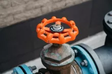 439892