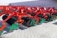 439663