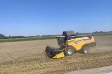 897213