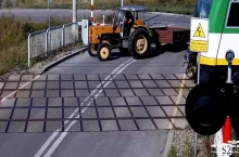 220360