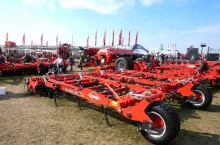 896502