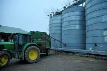 438522