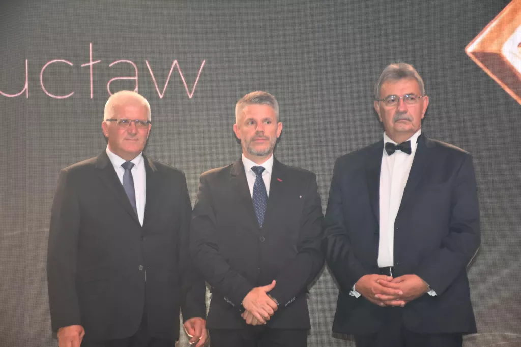 &lt;p&gt;Od lewej: przewodniczący rady nadzorczej SM Spomlek Marek Kalinowski, wiceprezes Paweł Gaca i prezes Edward Bajko&lt;/p&gt;