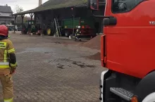 438284
