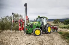 Ciągniki 5ML można wyposażyć w pakiet technologii rolnictwa precyzyjnego John Deere. Co równie istotne osiągają moc aż do 134 KM.  
