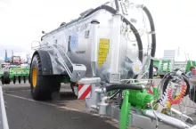 898313