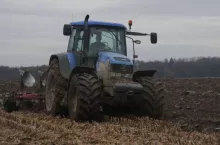 437651