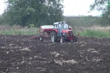 437949