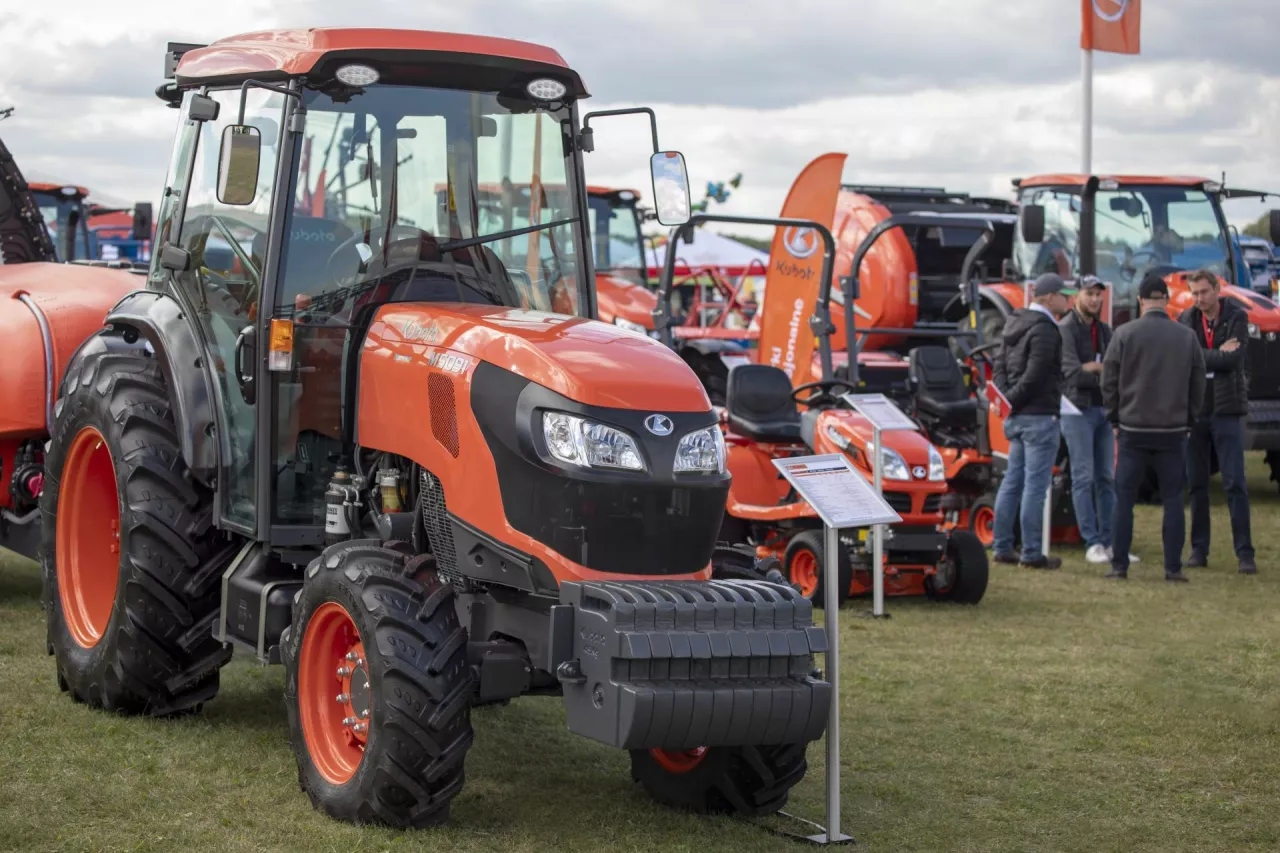 &lt;p&gt;Kubota uplasowała się na trzecim miejscu dzięki 1145 zarejestrowanym pojazdom. To mniej o 524 ciągniki i 31,4% niż rok wcześniej. Udział tej marki w rynku za rok 2022 wynoszą 9,8% - o 2 pp. mniej niż w 2021 r.&lt;/p&gt;