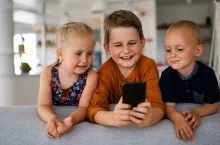 &lt;p&gt;Jak smartfony wpływają na zdrowie dzieci?&lt;/p&gt;