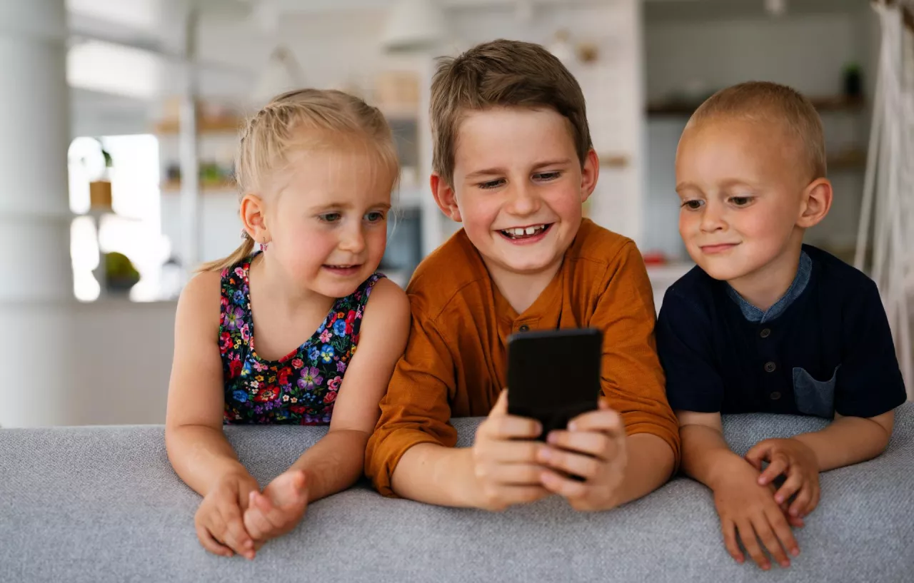 &lt;p&gt;Jak smartfony wpływają na zdrowie dzieci?&lt;/p&gt;