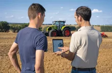 Z Claas connect instrukcja jest zawsze w kieszeni, a dokładniej we własnym telefonie. Dodatkowo, jeśli maszyna jest wyposażona, np. w system sterowania GPS wszelkie dostępne instrukcje z nim związane również będą w smartfonie.