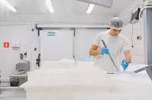 399998