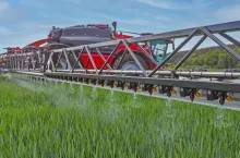 W opryskiwaczach z najwyższej półki stosowany jest system modulacji szerokości impulsu (PWM). Ale czym jest PWM oraz w jaki sposób wpływa na przyszłość ochrony roślin?