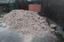 905786