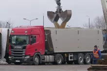 399493