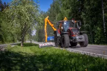 898425