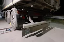 905863