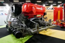 898435