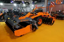 898438