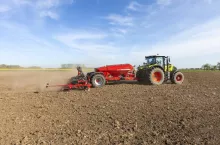 898458