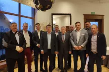 Od lewej Andrzej Steckieiwcz - WMZHBM, Grzegorz Zyskowski - PZHBM, Karol Faszczewski - wiceprezes PZHBM, Andrzej Kurzątkowski - WMZHBM, Kazimierz Więcko - WMZHBM, Janusz Wojciechowski - komisarz UE, Bogdan Aleksiejczuk - WMZHBM, Konrad Krupiński - wiceprezes WMZHBM, Wojciech Chrostowski PZHBM, Tomasz Cieślik - prezes PZHBM.