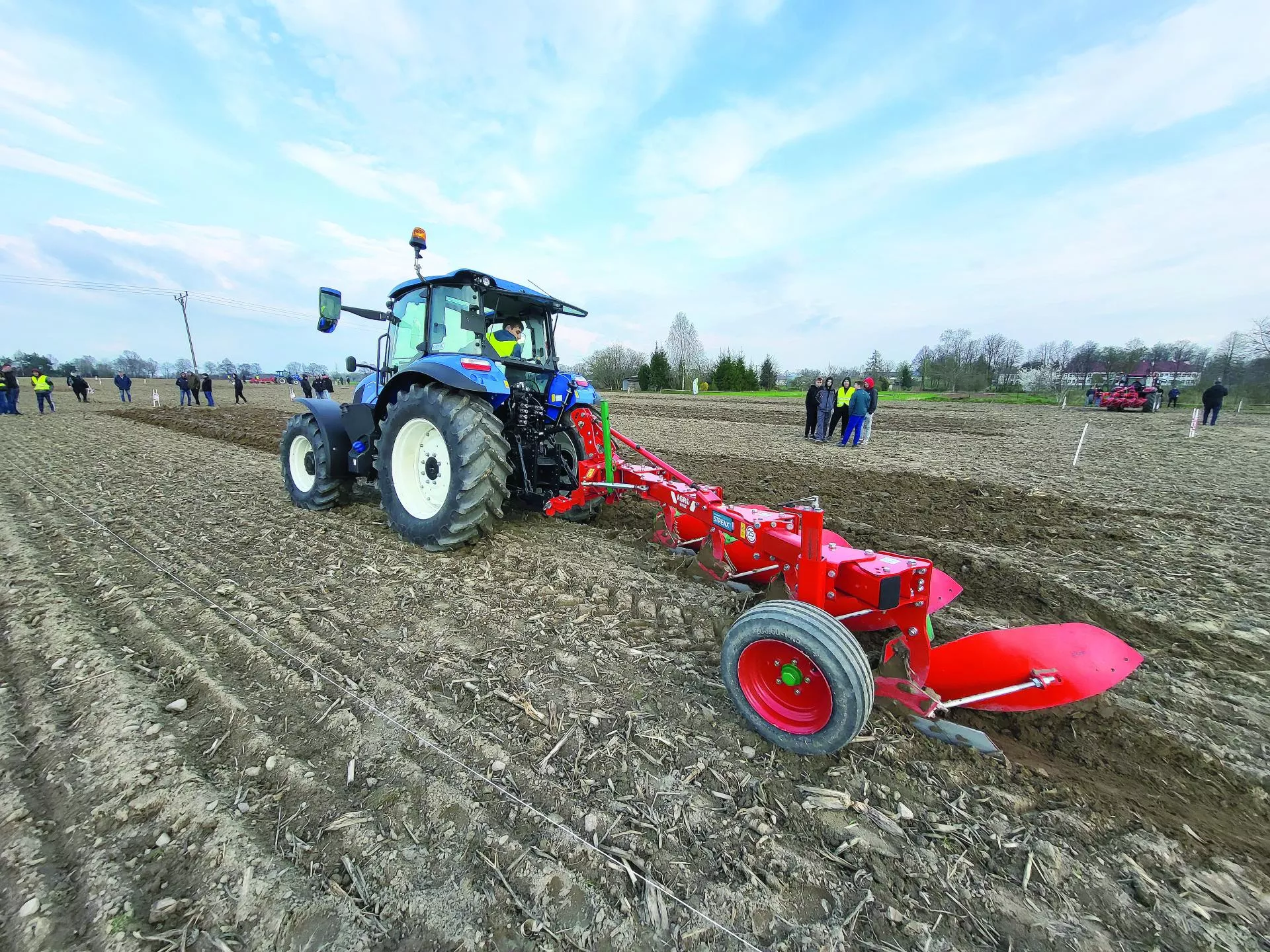 Perfekcyjna orka w wykonaniu młodych rolników w konkursie pod patronatem TPR [ZDJĘCIA]