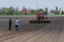 498066