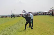 498061