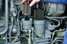 Aby olej mógł spełniać swoje funkcje w silniku, nie może zawierać żadnych cząstek stałych – dba o to filtr oleju. Fot. Mann & Hummel, Toutnik (1)