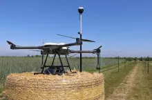&lt;p&gt;ABZ Innovation L10 to pierwszy seryjnie produkowany europejski dron rolniczy węgierskiej produkcji, którego doświadczenia zostaną wykorzystane w polskich warunkach specyfiki produkcji rolnej.&lt;/p&gt;