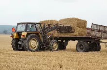 435732