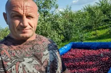 Mariusz Pudzianowski w sadzie