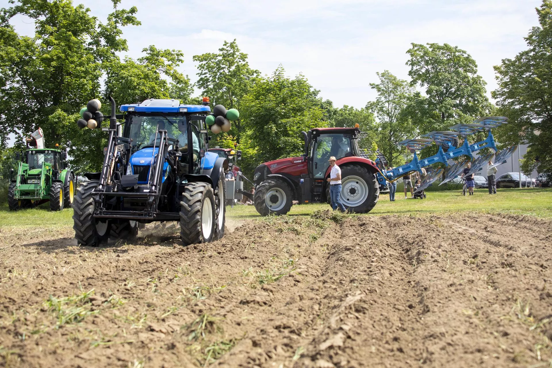 Jest MOC! Ponad 30 ciągników w rękach uczniów szkoły rolniczej z Trzcianki [FOTO, WIDEO]
