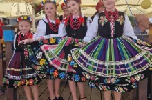 Od lewej: Lena Wójt (6 lat), Aleksandra Marat (11), Julia Maszkowska (11) i Lena Marat (11) z Drzewiec w województwie łódzkim. Dziewczynki wyśpiewały z mistrzynią Bogusławą Drzewiecką pierwszą nagrodę w kategorii „Mistrz i uczeń”