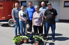 Wiele prac budowlano-remontowych rolnik przeprowadza we własnym zakresie. Sam wybudował wiatę o przeznaczeniu garażowo-składowym.