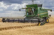 Kombajn John Deere T660.