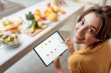 69,8 proc. badanych, byłoby gotowych udostępnić swoje dane dotyczące zakupu produktów żywnościowych i ich terminu przydatności (Shutterstock)