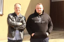 – Nie ukrywam, że zawsze hodowla trzody chlewnej była mi bliższa niż produkcja mleka. Wcześniej trzodę i bydło utrzymywaliśmy w jednym budynku. Nie było to zgodne z nowymi przepisami dotyczącymi bioasekuracji i musieliśmy to zmienić – przyznaje młody rolnik