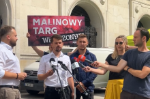 AGROunia przed budynkiem Ministerstwa Rolnictwa