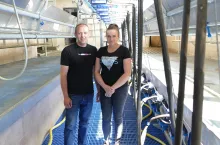 Państwo Korytkowscy przyznali, że inwestując w oborę, od początku wiedzieli, że chcą doić krowy na hali udojowej i od początku zdecydowani byli na halę typu Swing Over.