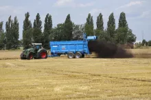 Na pokazie rozrzutnik Buffalo RXX 2490 HD+ współpracował z ciągnikiem Fendt 927 Vario.