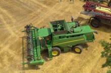 Klawiszowy John Deere T660 w zbiorze jęczmienia ozimego