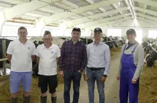 Polsko-ukraińska ekipa, czyli od lewej: Zbigniew Pustuła – szef Blattin Polska, Antoni Sikora – doradca żywieniowy, Taras Bakaj – kierownik produkcji zwierzęcej, Volodymyr Vryha – szef spółki Blattin Ukraina oraz Viktor Bołtruczuk – główny hodowca
