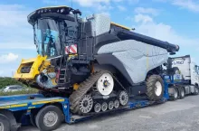 W mediach społecznościowych krążą zdjęcia czegoś, co wydaje się być flagowym kombajnem New Holland nowej generacji.