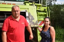 Jan i Oliwia Dykielowie prowadzą gospodarstwo, którego siedziba znajduje się w Fordonie. Ich kombajn nie mógł wjechać na plantację pszenicy, którą, jak twierdzą, założyli i następnie prowadzili