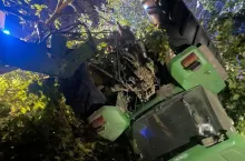 Rajd pijanego kierowcy ciągnika zakończył się w rowie